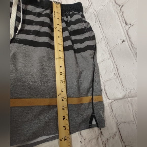 Vuori Mens Train Runner Performance Shorts Liner Striped Large - Picture 12 of 13